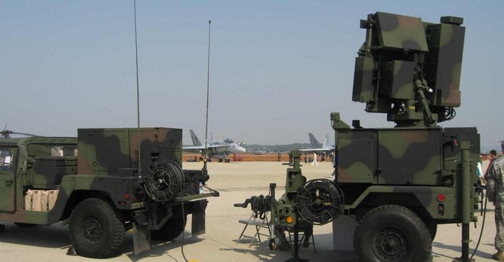 Ngoài khí tài tích hợp sẵn là radar AN/MPQ-64 Sentinel thì NASAMS còn có khả năng kết nối để nhận tham số mục tiêu từ các đài radar cảnh giới và điều khiển hỏa lực của những tổ hợp khác, giúp tận dụng hết tiềm năng của tên lửa AIM-120 AMRAAM.