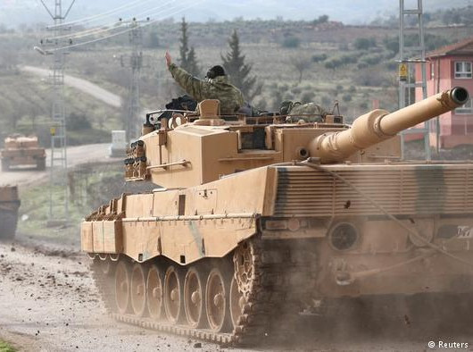 Leopard-2A4 có khối động cơ công suất 1.500 mã lực cho tốc độ tối đa 72 km/h, hơn hẳn tốc độ của T-90 với 65 km/h.