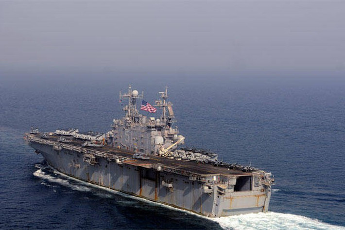 Tàu đổ bộ tấn công mang trực thăng LHA-5 (Landing Helicopter Assault) USS Peleliu thuộc lớp Tarawa, nó là bước phát triển kế tiếp của tàu đổ bộ tấn công lớp Iwo Jima của hải quân Mỹ.