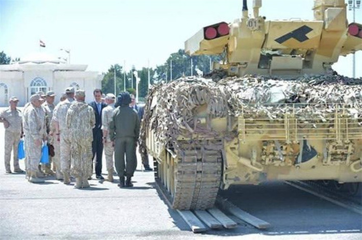 Nhưng điểm khác biệt là tháp pháo lại được lấy từ mẫu BMPT-72 hiện đại hơn. Ngoài ra, lô xe Terminator tham chiến tại Deir Ezzor cũng không có cảm biến ảnh nhiệt cho trưởng xe, mà chỉ có kênh trinh sát quang học.