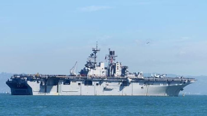 Tàu tấn công đổ bộ lớp Wasp của Mỹ được công ty Ingalls Shipbuilding chế tạo dựa trên tàu đổ bộ tấn công (LHA) lớp Tarawa.
