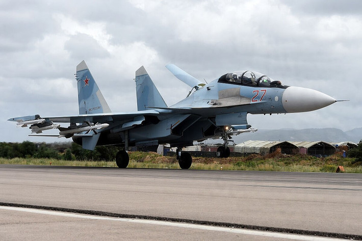 Tuy nhiên, điều bất ngờ không chỉ ở lời phủ nhận mua Su-35 khi ông này nói về lý do không mua Su-35: "Chúng tôi là đối tác với dự án tiêm kích F-35 của Mỹ. Chúng tôi có quyền được tiếp nhận những chiến đấu cơ thế hệ 5 này".