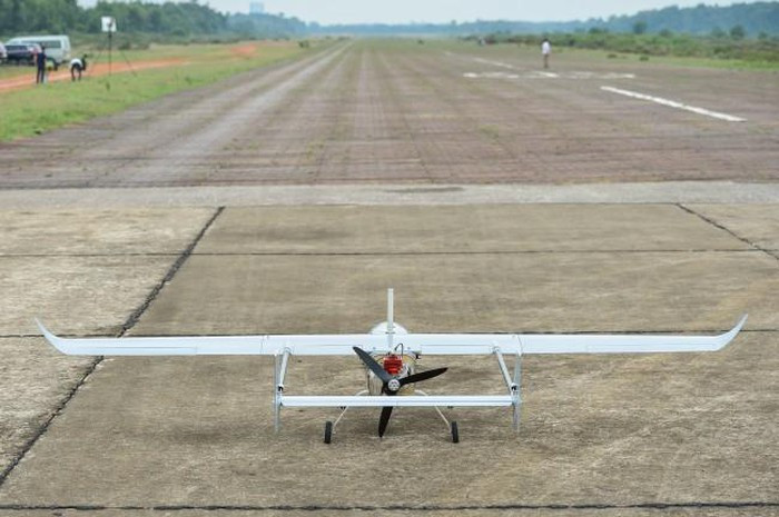 Hiện tại các máy bay không người lái của Việt Nam chủ yếu do Tập đoàn Công nghiệp - Viễn thông quân đội Viettel nghiên cứu chế tạo và chủ yếu là loại nhỏ dùng cho chức năng trinh sát, thành phần cấu tạo có nhiều chi tiết nguồn gốc nước ngoài.