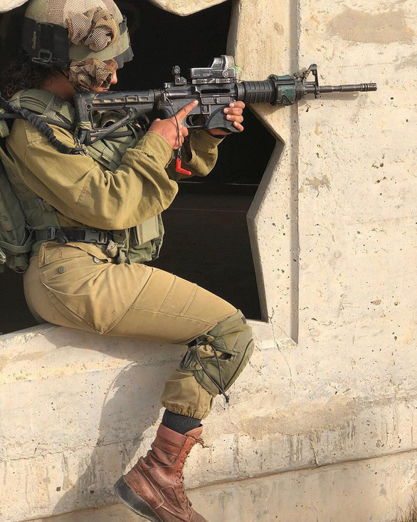 Qua số lượng người like và bình luận có thể thấy các cô gái Israel nhận được không ít sự quan tâm và ủng hộ.
