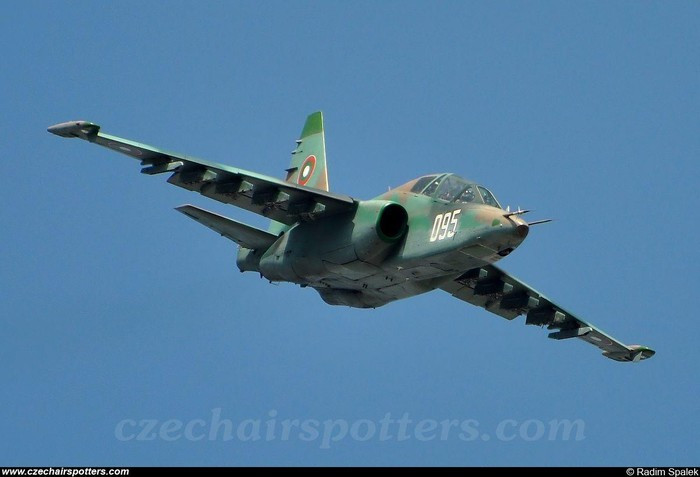 Những con số này cho phép BuAF tiếp tục vận hành Su-25 cho đến năm 2027 - 2028, với tùy chọn kéo dài thêm 10 năm tuổi thọ của máy bay lên 50 năm, điều đó sẽ yêu cầu một đại tu khác về khung thân và động cơ.