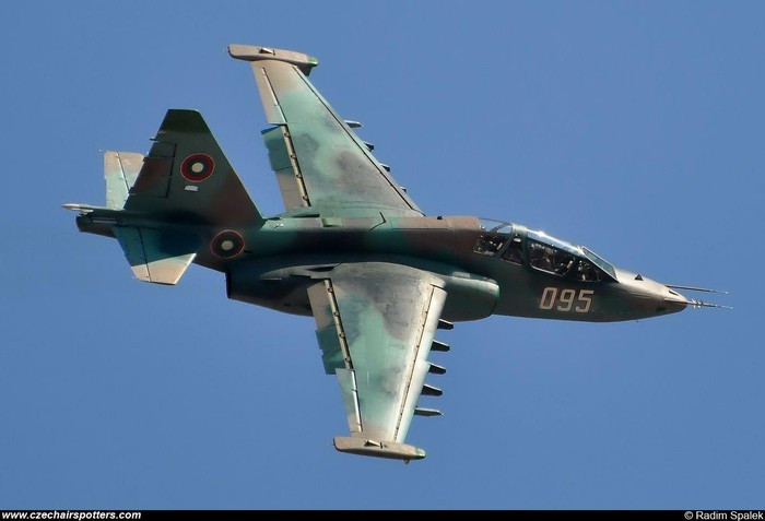 Sau khi đại tu, các máy bay Su-25 được chứng nhận có tổng tuổi thọ là 40 năm sẽ kéo dài thêm 800 giờ bay và 10 năm hoạt động nữa. Việc sửa chữa lớn động cơ phản lực R-95Sh sẽ mang lại thời hạn sử dụng 500 giờ.