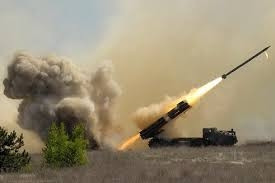 Tổ hợp MLRS này có thể phóng toàn bộ 12 rocket trong thời gian chỉ 45 giây, trọng lượng toàn quả đạn là 800 kg, nó vươn tới cự ly 70 km nếu lắp đạn đạn trọng lượng 250 kg, hoặc 120 km nếu giảm đầu đạn xuống còn 170 kg.