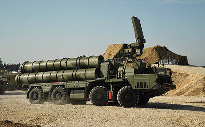 "Ngay cả khi chúng tôi cho rằng Mỹ kiểm soát tần số radar, thì tại thời điểm S-400 tiếp xúc với một đối tượng từ vị trí khác, mục tiêu sẽ được khóa và hệ thống xử lý dữ liệu chung sẽ phụ trách bám bắt và tiêu diệt".