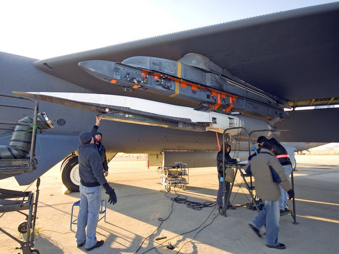 Khi đó tên lửa AGM-183A ARRW đã được tích hợp vào một máy bay ném bom chiến lược B-52 Stratofortress cất cánh tại căn cứ không quân Edwards, California.