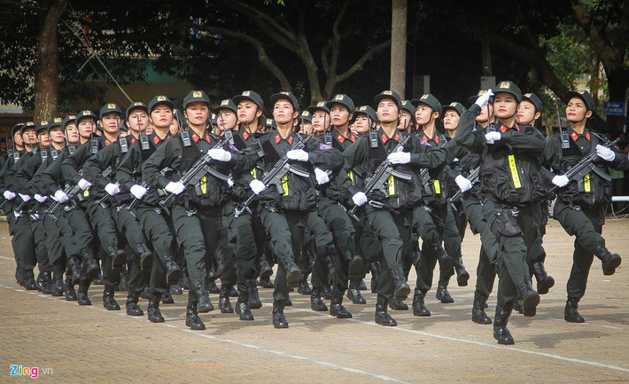 Ngoài diễn tập giải cứu con tin, tại hội thi còn tổ chức duyệt nghi thức điều lệnh đội ngũ.
