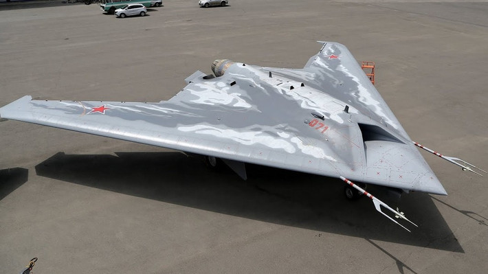 Hiện tại, Nga còn chưa hoàn thiện được tiêm kích tàng hình thế hệ 5 Su-57 Felon, họ đã tụt lại sau Mỹ gần 3 thập kỷ, do vậy thật khó tin sẽ có một bước "nhảy cóc" cực kỳ ngoạn mục được tạo ra.