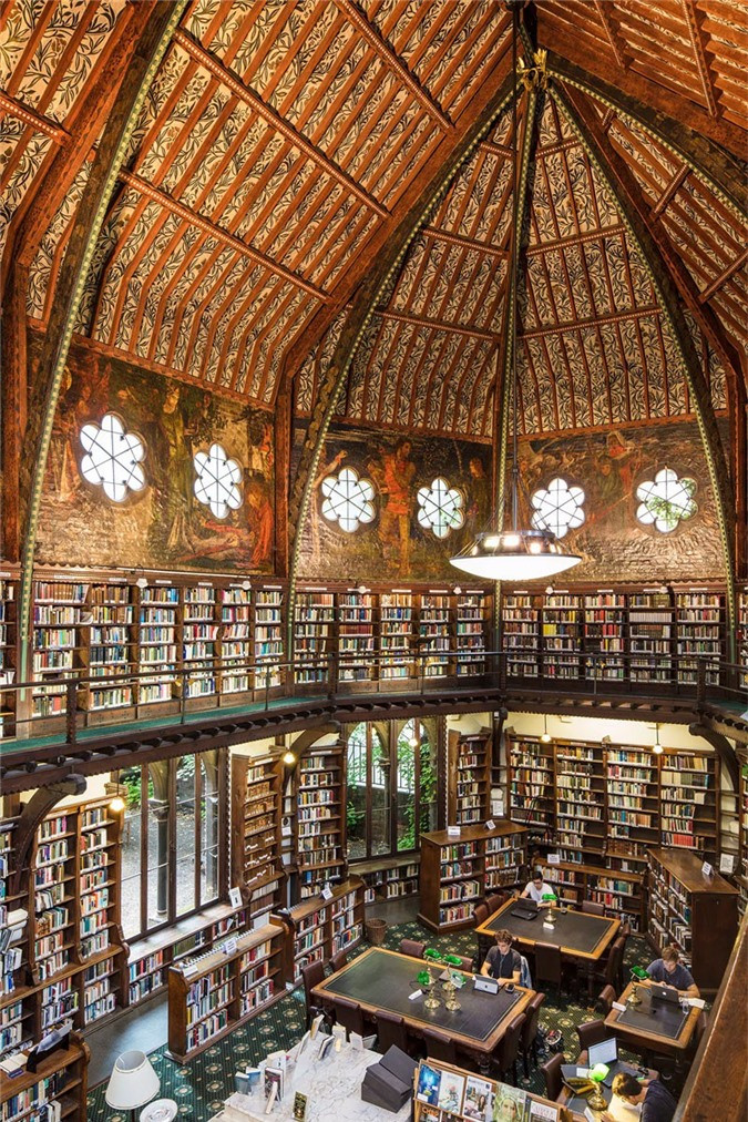 Thư viện Oxford Union ở Anh với những bức họa cực kỳ ấn tượng của các danh họa Williams Morris và Dante Gabriel Rosstti.