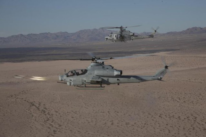 Ngoài tên lửa AGM-114 Hellfire, AH-1Z cũng có thể mang theo các dòng tên lửa không đối đất hiện có trong biên chế của không quân Mỹ và đồng minh NATO.