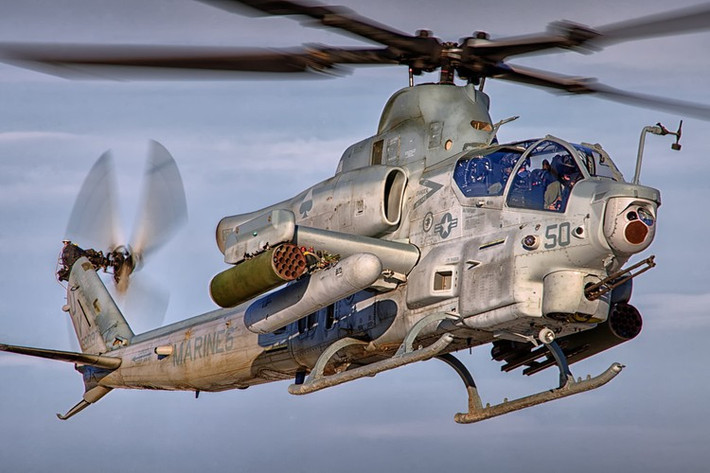 Với hệ thống vũ khí này AH-1Z có thể tham gia tấn công nhiều loại mục tiêu khác nhau từ mặt đất cho đến cả không chiến.