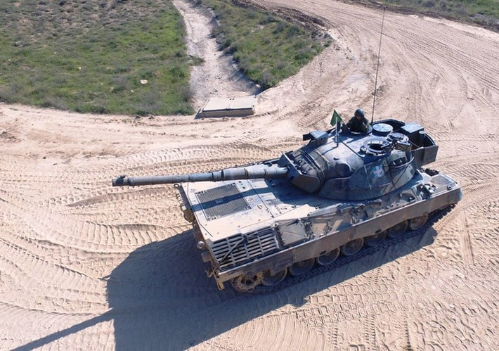 Trước đó Đức đã từ chối nâng cấp xe tăng Leopard 2A4 cũng như cung cấp phụ tùng cho xe tăng Leopard 1A5 của Thổ Nhĩ Kỳ để phản đối nước này can thiệp vào Syria.