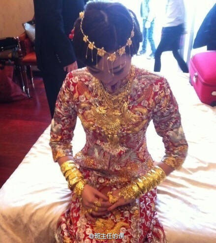 Gần đây, trang mạng xã hội Weibo đang phát sốt với loạt ảnh về đám cưới khủng của một gia đình danh giá ở Trung Quốc.