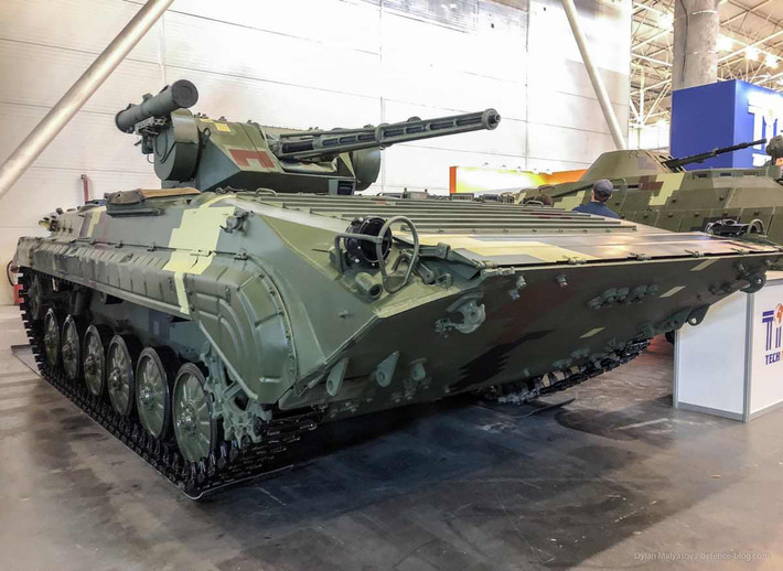 Nhưng không chỉ có vậy, Ukraine còn quyết định tận dụng các khung gầm pháo tự hành 2S1 Gvozdika tồn dư để tạo ra một loại xe chiến đấu bộ binh có tên gọi Kevlar-E.
