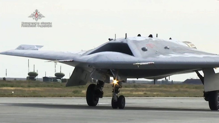 Trong lúc này, bản thân chiếc Su-57 cũng vẫn chưa hoàn thiện, nó đã đi sau các dòng tiêm kích tàng hình thế hệ 5 của Mỹ tới hơn 20 năm, cho nên thật khó tin Nga sẽ đi đầu trong lĩnh vực tiêm kích thế hệ 6.