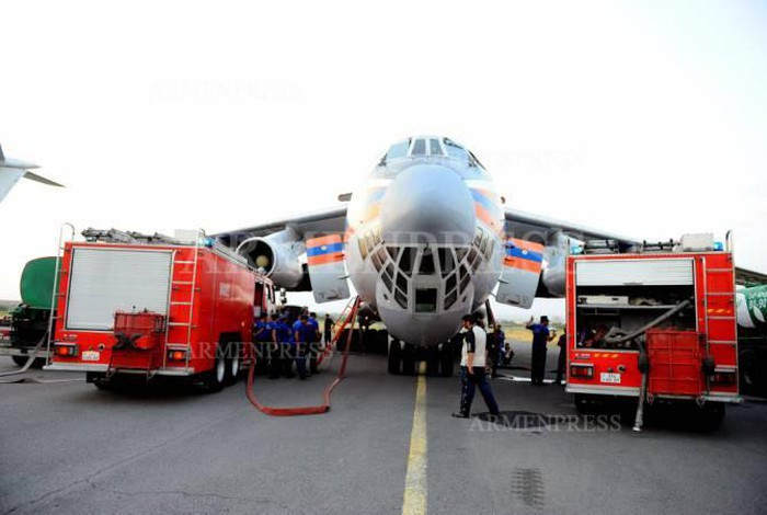 “Theo dữ liệu có được, kể từ giữa tháng 7, các máy bay quân sự của Nga đã thực hiện một số lượng lớn chuyến bay bí ẩn đến Armenia, chuyển khoảng 400 tấn hàng hóa quân sự tới đây".