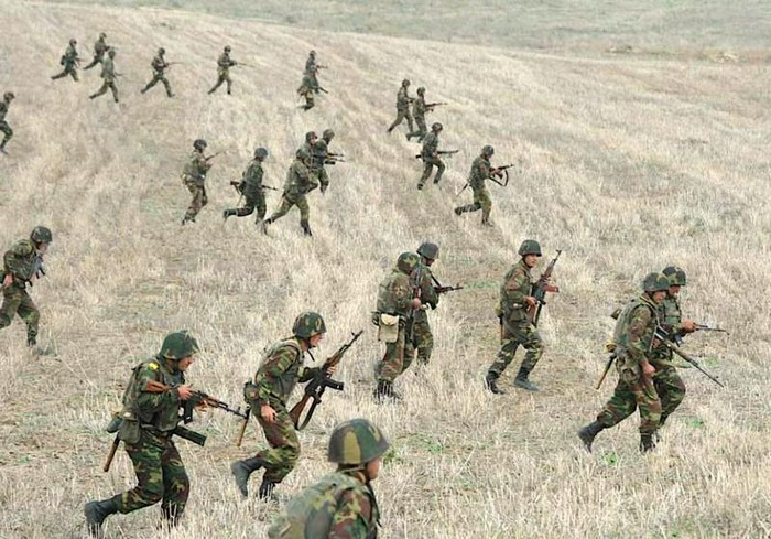 Vấn đề đáng quan tâm nữa ở đây đó là mặc dù cùng thuộc Hiệp ước phòng thủ tập thể (CSTO) nhưng rõ ràng Nga đang nghiêng hẳn về phía Armenia trong cuộc xung đột này.