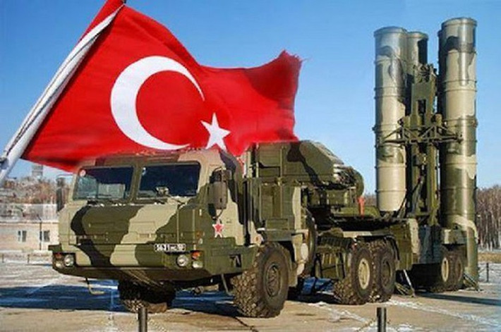 Không chỉ có vậy, hợp đồng S-400 còn khiến quan hệ Mỹ - Thổ rơi vào khủng hoảng khi Ankara bị Washington loại khỏi chuỗi sản xuất, đồng thời đình chỉ bàn giao các tiêm kích tàng hình F-35 Lightning II.