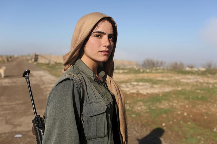 Năm 2015, các nữ chiến binh YPJ đã góp phần không nhỏ trong việc giành lại Kobani từ tay IS. Từ khi IS nắm quyền kiểm soát hồi tháng 9-2014, phần lớn 40.000 cư dân tại Kobani đã phải di cư qua biên giới Thổ Nhĩ Kỳ và hầu hết thành phố đã bị phá hủy nặng nề.
