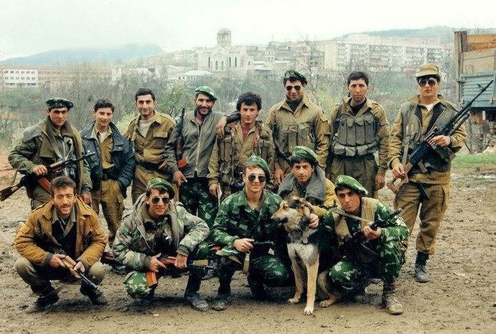 Moskva rõ ràng không có lý do gì để can dự vào cuộc xung đột này, và tất cả những gì Yerevan thực sự có thể mong đợi chỉ là nguồn cung cấp vũ khí mà thôi.
