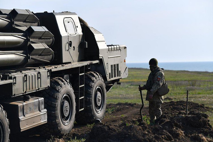 Vilkha-M chính là bản nâng cấp toàn diện từ pháo phản lực phóng loạt BM-30 Smerch ra đời từ thời Liên Xô, tuy nhiên vũ khí của Ukraine có tầm xa cũng như độ chính xác lớn hơn rất nhiều.
