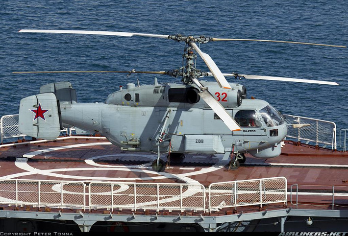 Trực thăng Ka-28 được chế tạo cho nhiệm vụ trinh sát, phát hiện, theo dõi và tiêu diệt tàu ngầm ở độ sâu 500 m đang chạy với tốc độ 41 hải lý/giờ. Trực thăng này có thể hoạt động bất kể ngày đêm, trong điều kiện biển động cấp 5. Ảnh: Airliners.