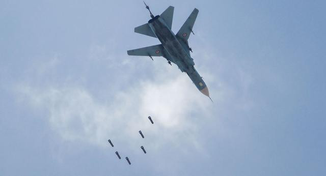 Sau khi thỏa mãn điều kiện, tên lửa tiến công ngoài tầm nhìn AIM-120C trên F-16 đã được phóng; lúc này máy bay tấn công Su-24 luôn bị máy bay cảnh báo sớm E-737 bám sát, sẵn sàng cung cấp dữ liệu để F-16 phóng loạt tên lửa tiếp theo nếu tên lửa đầu không đánh trúng mục tiêu.