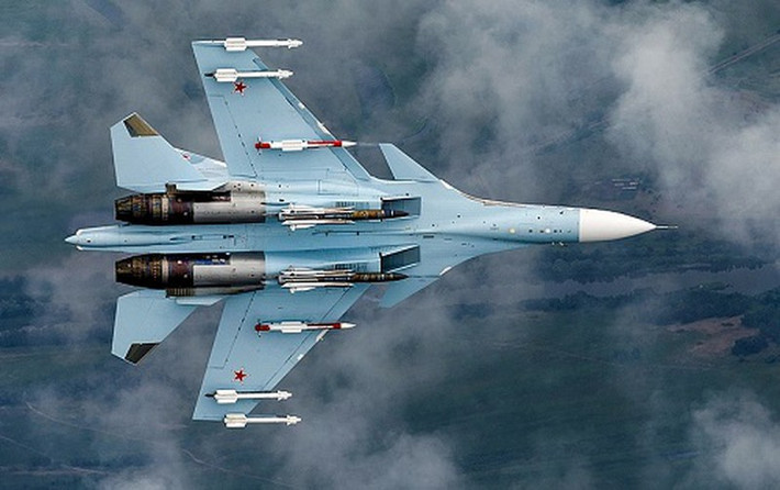 Với giá máy bay Su-30SM mà Nga bán cho Belarus khoảng 50 triệu USD/chiếc, chi phí vận hành và bảo dưỡng của mỗi chiếc Su-30SM sẽ từ 110-125 triệu USD cho mỗi chiếc tiêm kích trong 35 năm tới. Ước tính chi phí cho cả phi đội (12 chiếc Su-30SM) sẽ nằm trong khoảng 1,9 đến 2,2 tỷ USD; đây là số tiền rất lớn đối với Belarus, nơi có quy mô nền kinh tế tương đối thấp, ông Porotnikov tuyên bố.