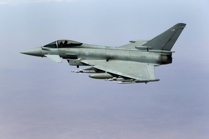 Gói nâng cấp chiến tranh điện tử mới nhất dành cho máy bay Eurofighter Typhoon theo đánh giá có thể khiến nó sánh ngang hay qua mặt máy bay tác chiến điện tử chuyên nghiệp EA-18G Growler của Mỹ.