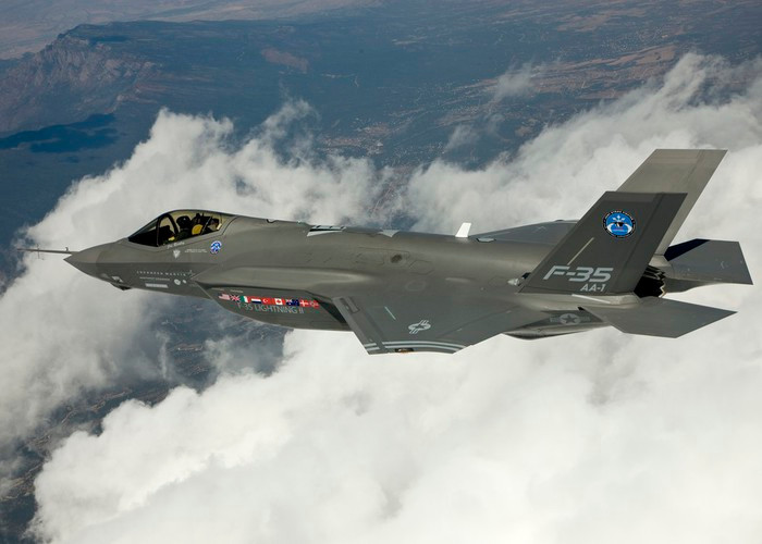 “Tuy nhiên vấn đề nan giải nằm ở chỗ 15 bộ phận khác của F-35 vẫn chưa được sản xuất đúng khối lượng và tiến độ", ấn phẩm Lenta.ru của Nga cho hay.