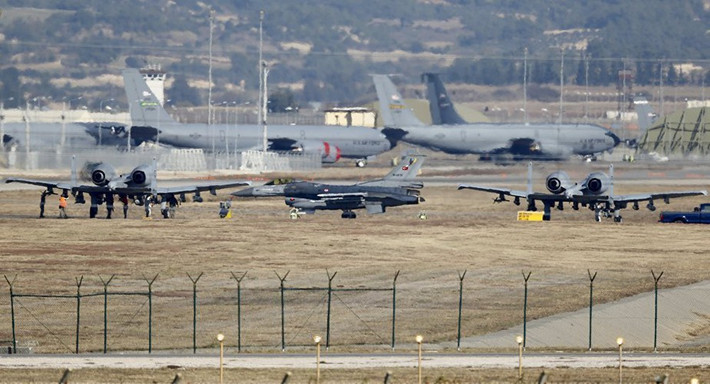 Trong những ngày vừa qua, tình hình chiến sự tại tỉnh Idlib của Syria vẫn diễn ra hết sức ác liệt với những trận không kích và pháo kích do quân đội Thổ Nhĩ Kỳ thực hiện.