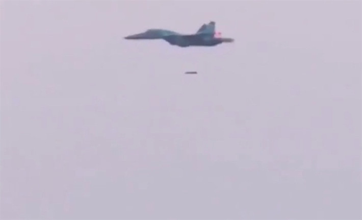Tham gia cuộc thử nghiệm và cường kích Su-34 mang theo 4 quả bom BETAB-500. Theo hình ảnh được công bố, sau khi được thả từ máy bay, tất cả số bom này đã đánh trúng mục tiêu với độ chính xác gần như tuyệt đối.