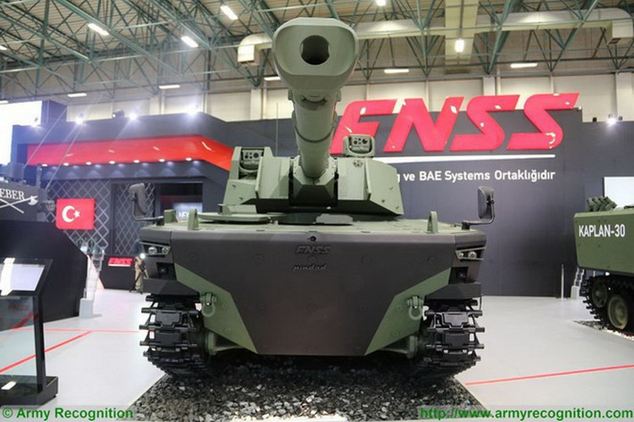 Tại triển lãm IDEF 2017 diễn ra vào ngày 9/5/2017, xe tăng MMWT đã chính thức xuất hiện trước công chúng, nó mang tháp pháo Cockerill CT-CV 105 mm do Indonesia sản xuất trong nước theo giấy phép.