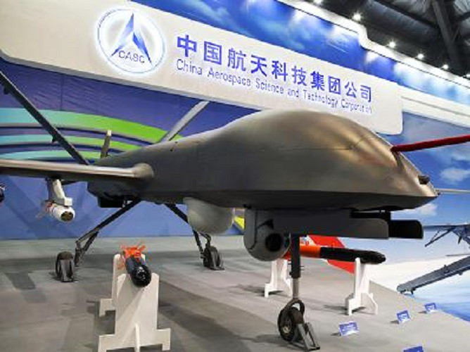 UAV CH-4 có hành trình bay liên tục tối đa lên tới 3.500 km và thời gian bay liên tục lên tới 30 giờ. CH-4 có thiết kế cánh phẳng, với sáu giá treo dưới cánh, có thể mang được nhiều loại vũ khí khác nahau.