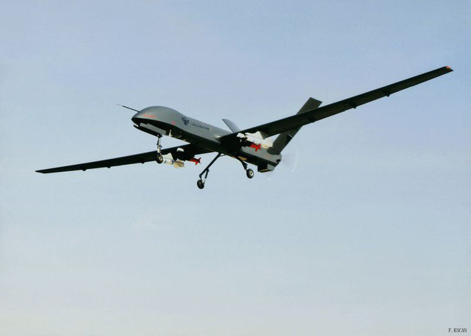 CH-4 có thể mang tên lửa không đối đất AR-1 được phát triển riêng cho máy bay trực thăng, cũng có thể mang tên lửa chống tăng phóng từ trên không, rocket hoặc bom thông thường để thực hiện nhiệm vụ tiến công mục tiêu mặt đất.