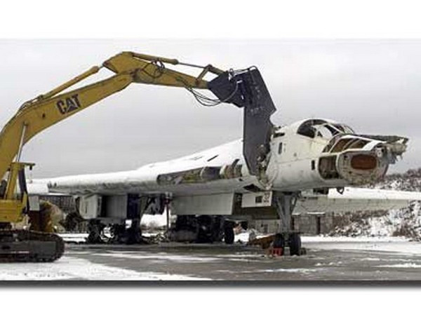 Mặc dù có tiềm năng và sức mạnh đáng kể, quân đội Ukraine và ngành công nghiệp nước này nói chung đã sa sút trong suốt ba thập kỷ, chủ yếu là do tham nhũng nghiêm trọng và tình trạng quản lý yếu kém.