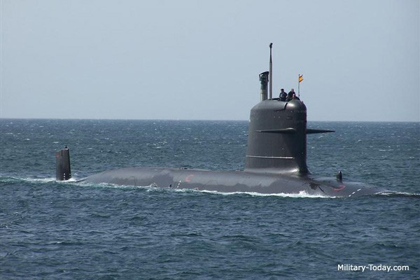 Scorpene được trang bị sonar quét mảng pha thụ động song song, tích hợp dẫn đường DR3000 do hãng Thales phát triển và hệ thống sonar ứng dụng công nghệ quét mảng pha đa chiều S-Cube là TSM2233M và TSM2253 thuộc hàng tiên tiến nhất hiện nay.