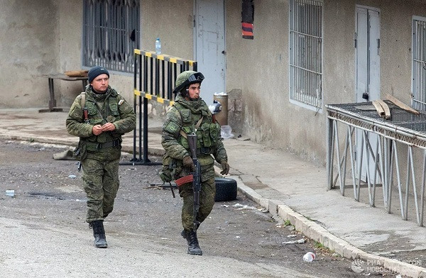 Trước đó, trong những giờ đầu tiên ngày 10/11, Thủ tướng Armenia Nikol Pashinyan, Tổng thống Azerbaijan Ilham Aliyev và Tổng thống Nga Vladimir Putin cùng công bố thỏa thuận hòa bình đạt được.