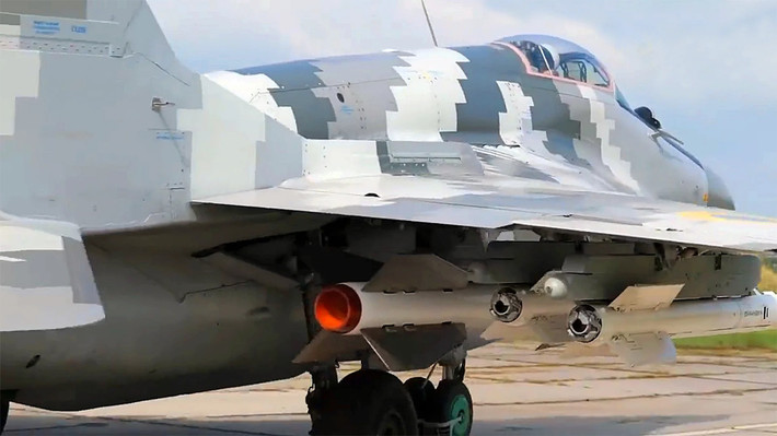 "Tiêm kích Nga đã bắn rơi hai chiến đấu cơ MiG-29 Ukraine được hoán cải để mang tên lửa HARM tại khu vực Novoukrainka và Bashtanka thuộc tỉnh miền nam Mykolaiv", phát ngôn viên Bộ Quốc phòng Nga Igor Konashenkov cho biết.