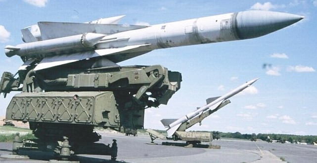 Hệ thống tên lửa phòng không S-200 do Liên Xô phát triển từ những năm 1960 được thiết kế nhằm bảo vệ các mục tiêu chiến lược khỏi máy bay tấn công. Trước khi có S-400, S-200 là tên lửa phòng không đạt tầm bắn xa nhất thế giới, vượt xa cả tầm bắn của S-300.
