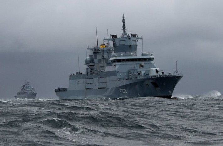 F125 lớp Baden-Württemberg mặc dù được Hải quân Đức xếp hạng khinh hạm (frigate) nhưng với lượng giãn nước đầy tải 7.200 tấn và chiều dài 150m, đây chính là chiếc frigate lớn nhất thế giới và thực chất nó phải được gọi là khu trục hạm (destroyer).