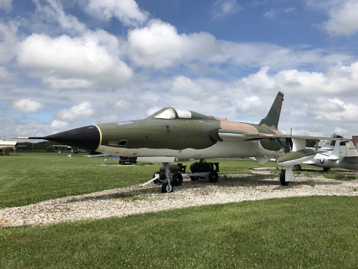 Cùng với sự leo thang của cuộc xung đột tại Đông Nam Á, “Thunderchief” buộc phải nhận thêm một nhiệm vụ thậm chí còn phức tạp và nguy hiểm hơn- Các phi đội F-105 đặc biệt có nhiệm vụ chính là chế áp các hệ thống phòng không, trước hết là các trận địa tên lửa phòng không Bắc Việt. Thời kỳ đầu, các F-105 hành động vô cùng “xấc xược” và đơn giản. Do không có phương tiện phát hiện sớm các trận địa tên lửa phòng không, “Thud” bay đến khu vực được cho là có trận địa của đối phương, nhưng lúc nào cũng luôn trong trạng thái sẵn sàng cơ động để “né” các tên lửa phòng không phóng vào chúng.
