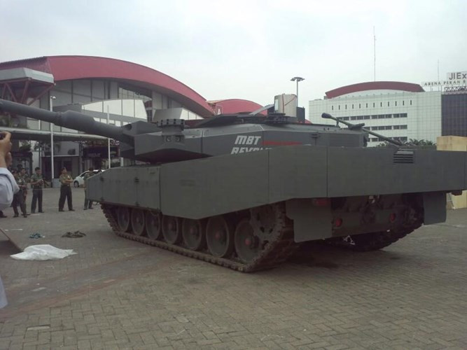 Việc trang bị module giáp AMAP khiến xe tăng Leopard 2RI có trọng lượng lên đến 60 tấn. Dù vậy, khi cần người ta có thể dễ dàng gỡ bỏ AMAP.
