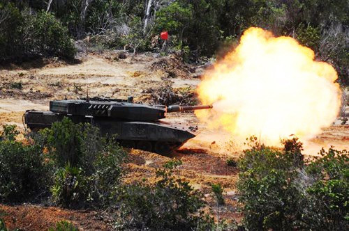 Xe tăng Leopard 2RI được trang bị hệ thống điều khiển hỏa lực hiện đại và được tăng cường khả năng trinh sát.