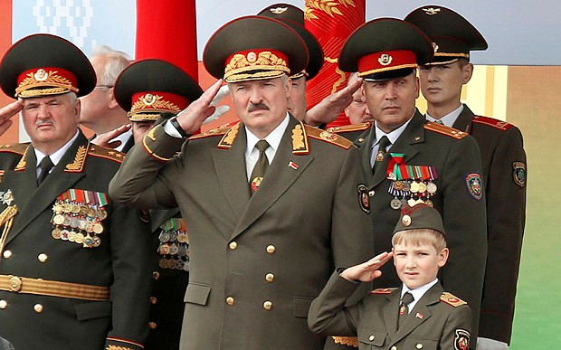 Đáng nói là mặc dù NATO đã triển khai một số lượng đáng kể quân đội ở biên giới với Belarus, nhưng về phần mình, Minsk đã từ chối trao cho Nga quyền triển khai các căn cứ và cơ sở quân sự trên lãnh thổ của Belarus.