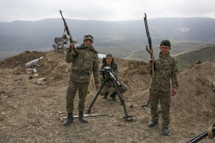 Ông Peskov lưu ý, Nga chỉ có nghĩa vụ với Armenia trên tư cách là thành viên của CSTO về đảm bảo an ninh “Nếu Armenia phải đối mặt với một số hình thức gây hấn, tấn công từ bên ngoài, trong trường hợp này, các quốc gia thành viên của hiệp ước có nghĩa vụ đứng lên bảo vệ tình trạng đó".