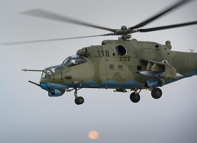 Theo đó rotor chính làm bằng sợi thủy tinh nhẹ nhưng bền hơn so với hợp kim nhôm, rotor đuôi chữ X giảm tiếng ồn. Hiệu suất bay, độ cao bay, khả năng cơ động được cải thiện tốt hơn Mi-24 nhờ các thay đổi này.